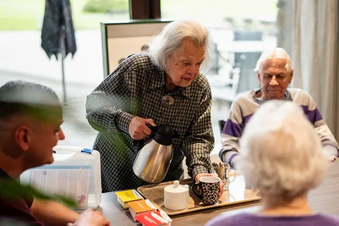 Investeer in lokale ontmoetingsplekken