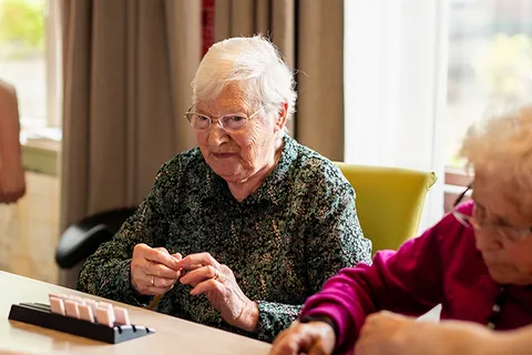 Zoek contact met leeftijdsgenoten